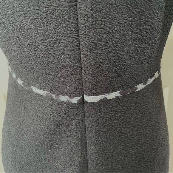 Black 3/4 sleeve dress with leopard trim - Picture 10 of 11